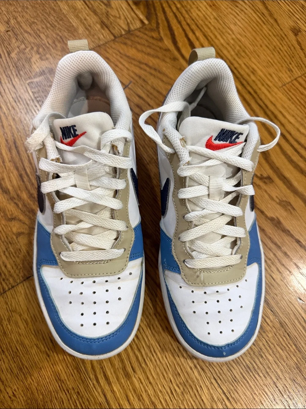 Boy’s Nike Sneakers/Shoes. Size 4Y. Good Condition.